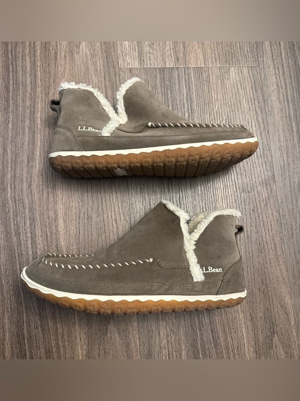L.L.Bean brown Suede Moccasin Boots with White Sherpa lining. Women’s size 9
